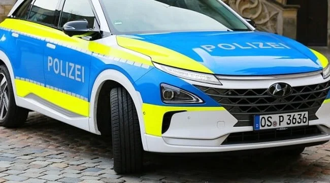 Mașinile Poliție Romania au fost colantate în concordanţă cu cele ale altor state UE