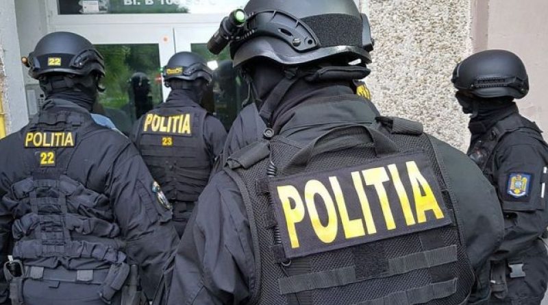 Intervenţie a poliţiştilor de la Secţia 7 şi a Serviciului Acţiuni Speciale la un conflict casnic, în cazul unui bărbat agresiv
