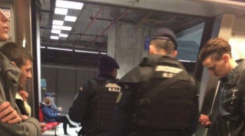 jandarmeria interventie la metrou - violentă de la metrou 30 de suporteri, duși la secție