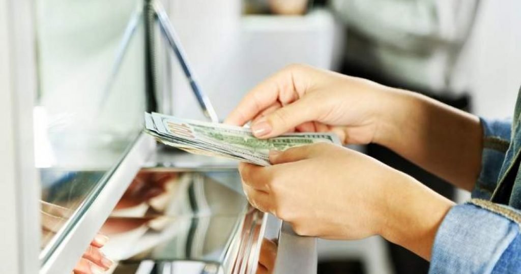România una dintre cele mai mari dobânzi anuale din Uniunea Europeană: 30.341% (studiu)