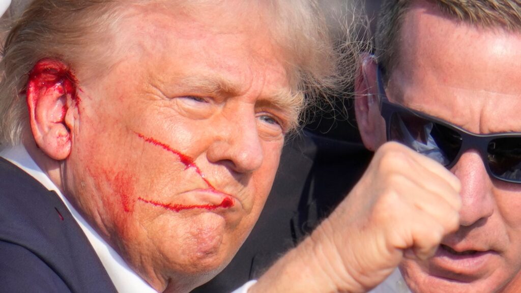 Donald Trump împuşcat în ureche
