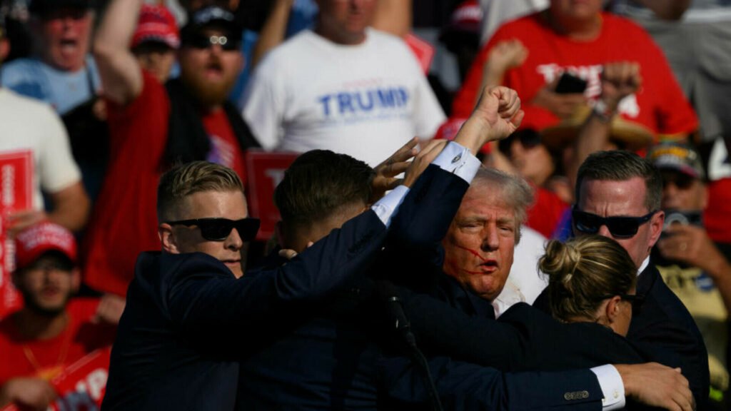 Donald Trump împuşcat în ureche