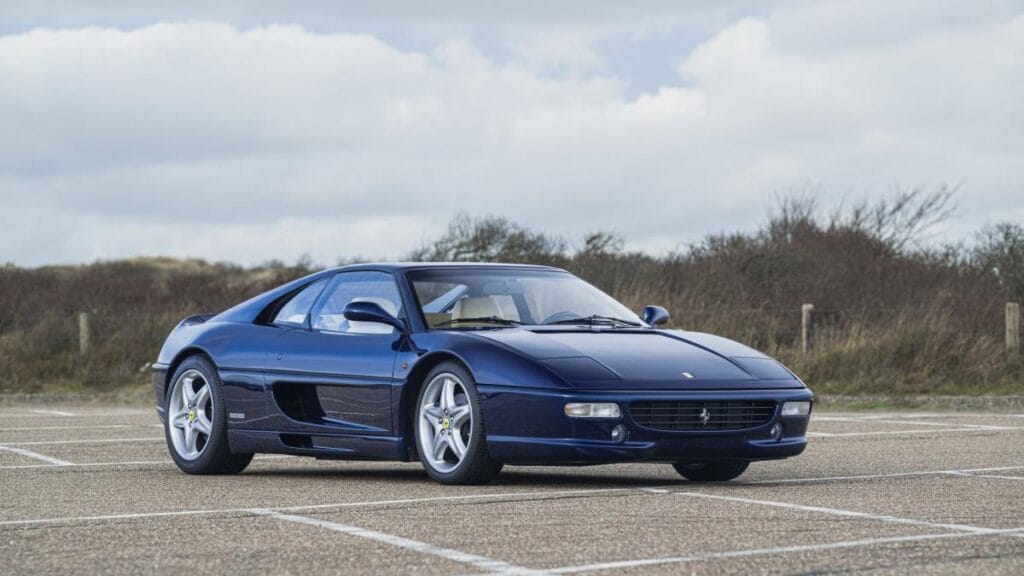 Ferrari 355 GTS a lui Michael Schumacher a fost scoasă la licitaţie.