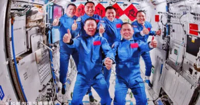 Astronauţii de pe stația spațială chineză au primt un cuptor, iar acum gătesc aripioare de pui şi fripturi